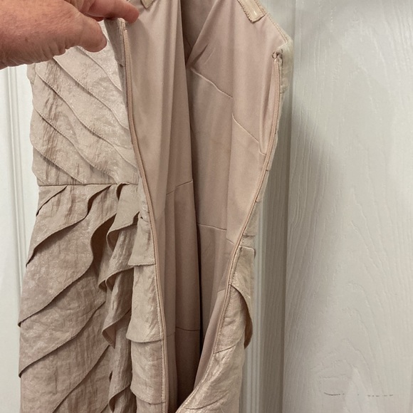 Adrianna Papell Tiered One Shoulder Gold Shimmery Cocktail Dress Sz 4 - Picture 9 of 11